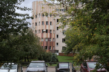 У Києві під час обстрілу РФ пошкоджений пологовий будинок