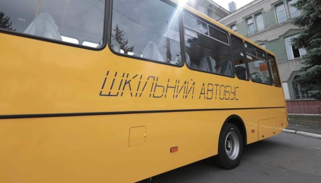 Ще три громади Вінниччини отримали інклюзивні шкільні автобуси