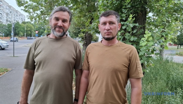 Відклав хрест і взяв до рук автомат