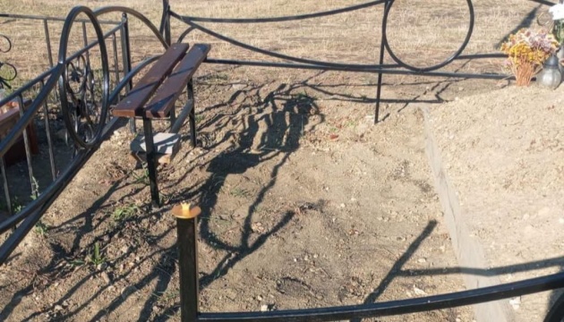 На Одещині пошкодили могили військовослужбовців