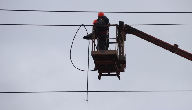 Russen greifen erneut Energieobjekte an, in vier Regionen Stromausfälle gemeldet