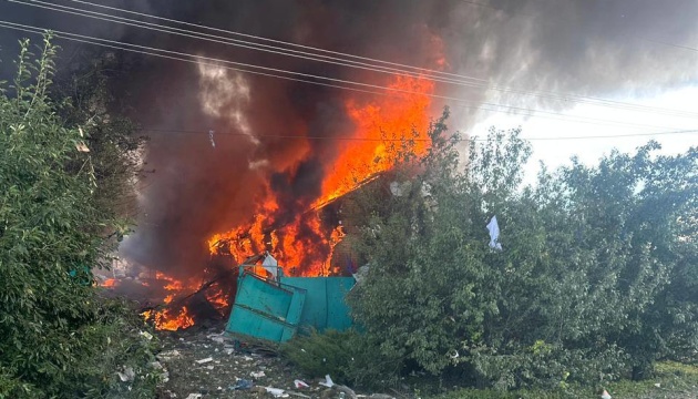 Ejército ruso ataca Pechenigy, al menos 10 personas resultan heridas