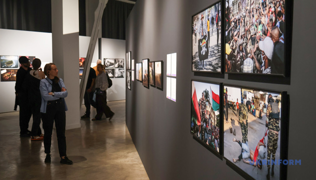 W Kijowie otwarto wystawę World Press Photo 2026 / Zdjęcie: Pavlo Bahmut. Ukrinform