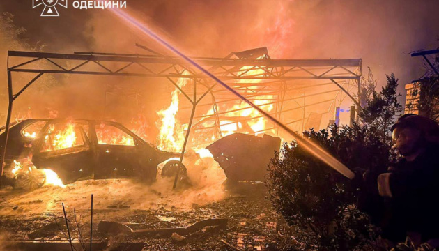 Attaque nocturne sur la région d'Odessa : des incendies et des dégâts ont été signalés dans 2 districts