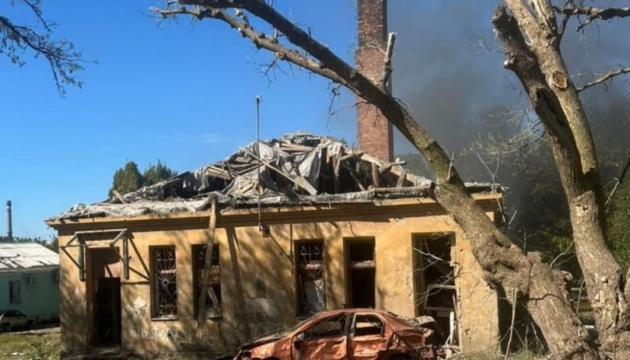 Russen werfen fünf Gleitbomben auf Kramatorsk ab – vier Zivilisten verletzt