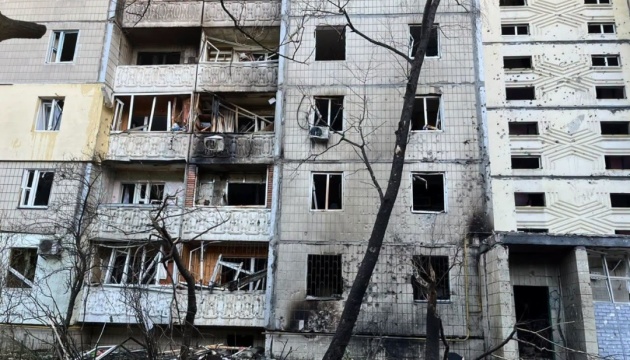 Mujer muerta y tres heridos por el impacto de un dron en edificio de nueve pisos en Kyiv