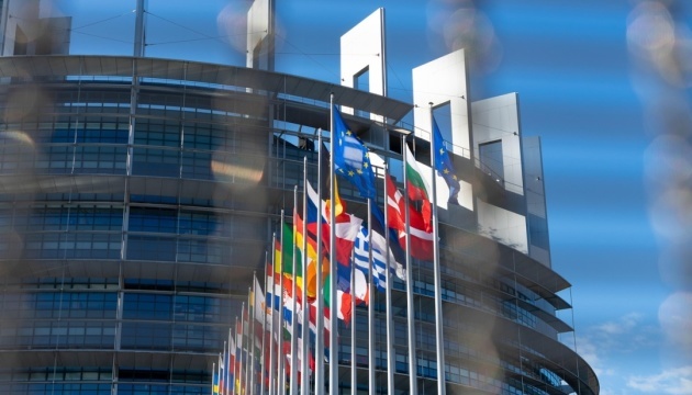 Le Parlement européen appelle à élargir les sanctions contre les acteurs des opérations hybrides russes