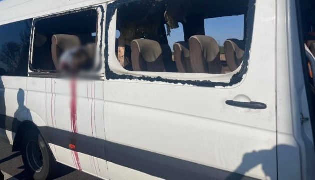 Rosyjski dron wojskowy zaatakował autobus w obwodzie nikopolskim: pięć osób zginęło, siedem zostało rannych

