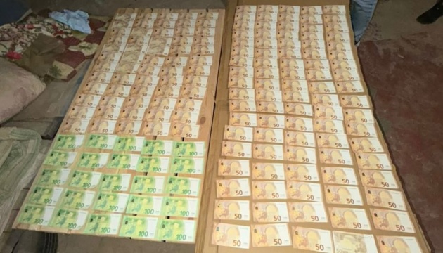Посадовець ЗСУ отримав підозру за хабар від постачальника маскувального спорядження 