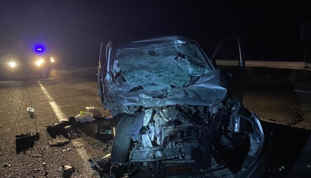 На Одещині мікроавтобус зіткнувся з вантажівкою, постраждали двоє дорослих і дитина
