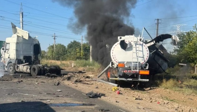 Росіяни знову атакували Одещину - четверо постраждалих, пошкоджені будинки і автоцистерна