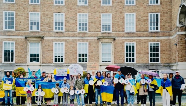 У Бристолі провели акцію на підтримку жителів окупованих Олешок