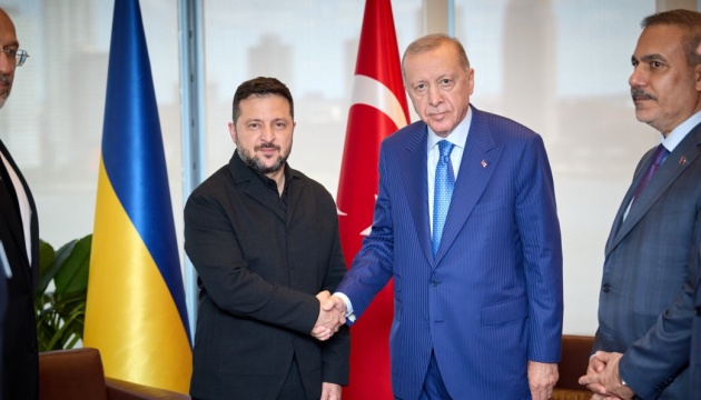 Зеленський та Ердоган обговорили питання територіальної цілісності України та безпеки у Чорному морі