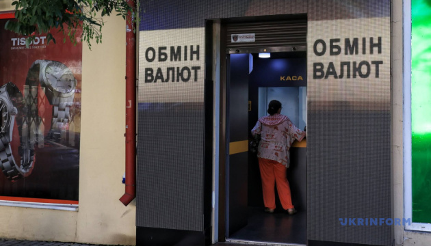 Долар дешевшає, євро дорожчає: Нацбанк оголосив курс гривні на 7 жовтня