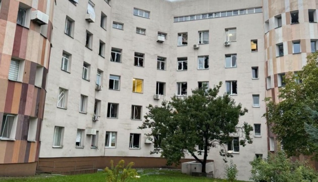 У Києві під час обстрілу РФ пошкоджений пологовий будинок