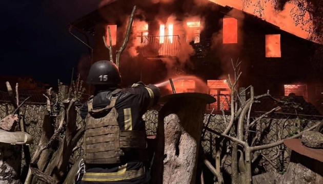 Cuatro heridos en un ataque ruso nocturno contra Kyiv