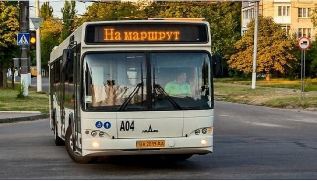 У Кропивницькому через нестачу пального скоротили кількість автобусів на маршрутах