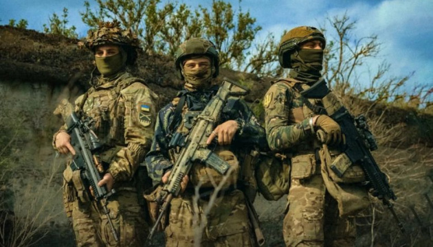 Russische Propaganda verbreitet KI-Video von angeblich ukrainischen Soldaten in Zivilkleidung an der Front