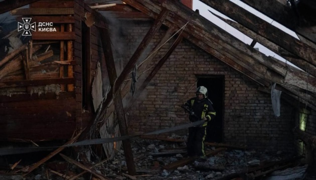 Atak na Kijów: uszkodzone domy w dwóch dzielnicach, jedna osoba ranna