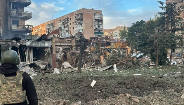 Понад 1500 обстрілів за добу: військові РФ вбили одного жителя Донеччини та шістьох поранили 