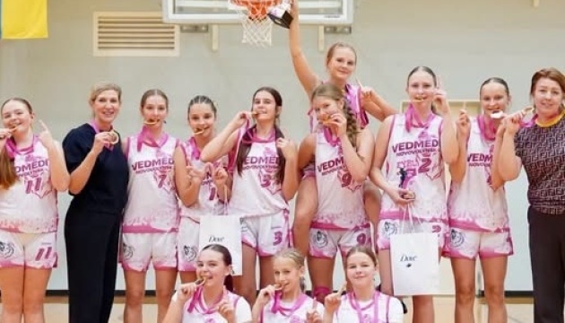 Юні баскетболістки «Нововолинських Ведмедів» виграли етап EYBL