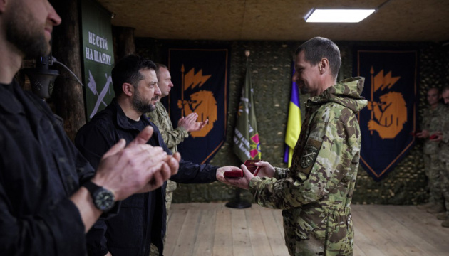 Zelensky se reúne en el Donbás con soldados de la 66ª Brigada que participan en la operación Vivaldi