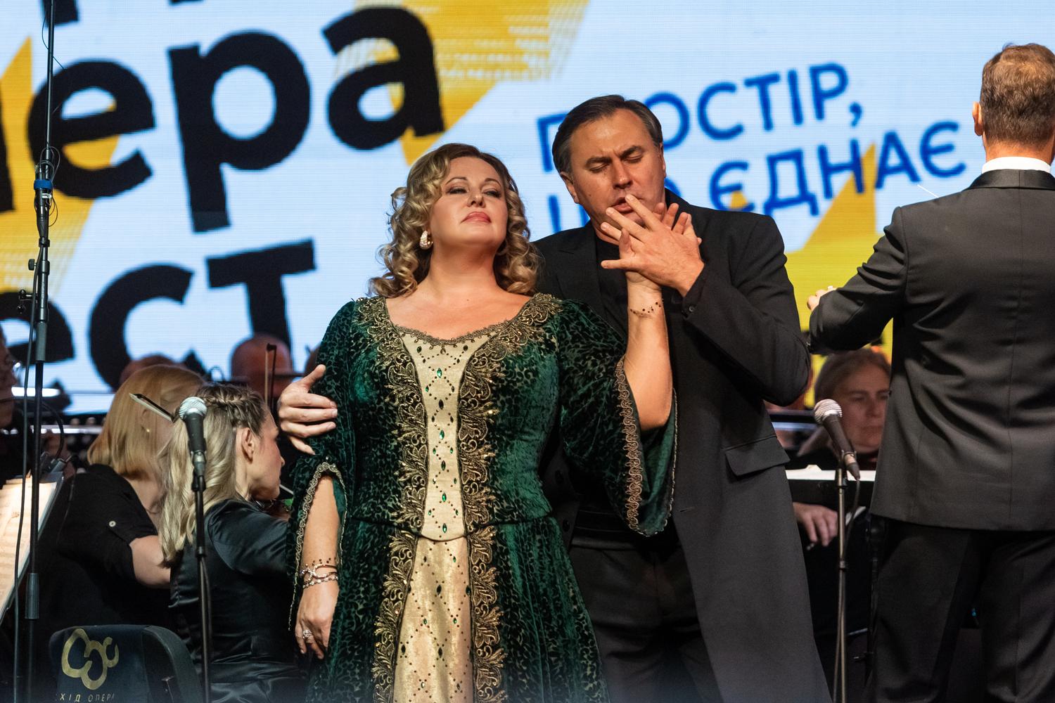 Гала-концерт, Людмила Монастирська та Віталій Білий