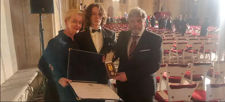 Родина Карела на церемонії нагородження медаллю “За героїзм” (Seznam Zpravy)