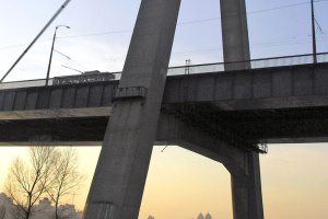 Zwei Verletzte bei russischem Angriff auf Nordbrücke in Kyjiw