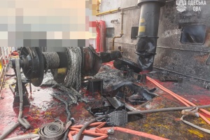 У Чорному морі ворог уразив ще одне цивільне судно - один загиблий, семеро постраждалих