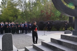 Зеленський вшанував пам'ять жертв масових розстрілів у Бабиному Яру