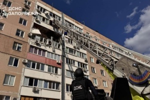 Влучання у багатоповерхівку в Запоріжжі: постраждали п'ятеро людей, серед них п'ятирічна дитина