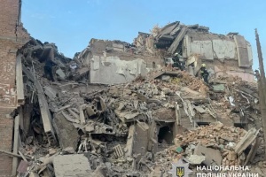 У Прилуках росіяни ракетою влучили у багатоповерхівку, є загиблі і поранені