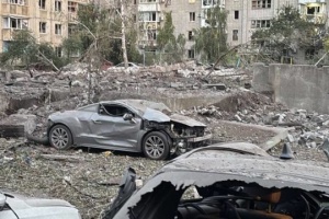 Guerre en Ukraine : deux morts et sept blessés dans une frappe russe à Krementchouk