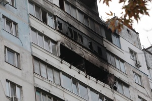 キーウの集合住宅へのロシア軍の無人機攻撃　死者２名、負傷者４名