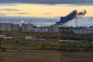 Ukraine greift 2400 Kilometer entfernte Ölraffinerie in Russland an