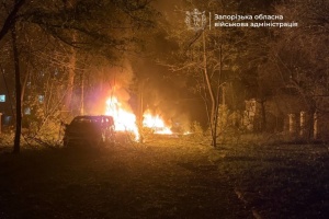 Росіяни атакували Запоріжжя КАБами, є влучання у п'ятиповерхівку, під завалами можуть бути люди