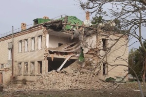 У селі на Миколаївщині внаслідок обстрілу з РСЗВ пошкоджені будинок, школа і магазин