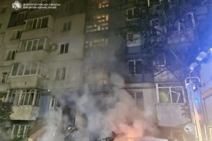 Дитина та жінка дістали поранень через нічні удари по Дніпру