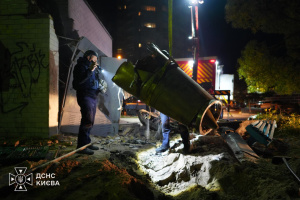 У Оболонському районі Києва вилучили серед будинків бойову частину балістичної ракети
