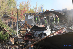 У Харкові ліквідували пожежу після ворожої атаки - є загибла і дев'ятеро постраждалих