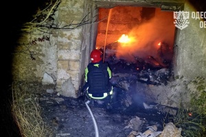 На Одещині через атаки РФ пошкоджені багатоповерхівки, підприємство та будівля банку