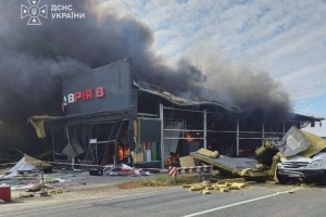 Росіяни вдарили по магазину на Одещині, троє поранених
