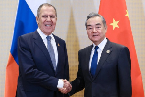 Глави МЗС Китаю і Росії обговорили у Баку війну проти України