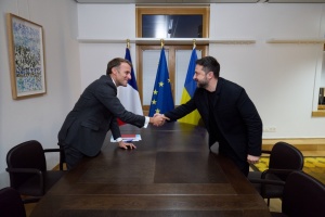 Зеленський та Макрон обговорили шляхи протидії ворожим повітряним атакам