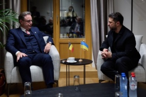 Zelensky y el primer ministro belga abordan el envío de más aviones de combate F-16 y municiones