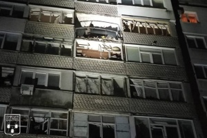 У Сумах військові поцілили у багатоповерхівку «Молнією»