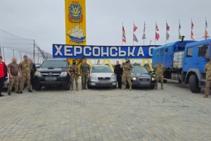 Литовці передали Силам оборони на Херсонщині велику ремонтну автомайстерню та пікапи