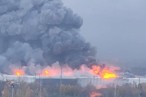 У Петербурзі дрони уразили нафтові об’єкти, склад Ozon і датацентр «ВКонтакте»