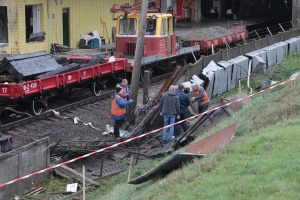 露軍攻撃で損傷したキーウの地下鉄駅「チェルニヒウシカ」の利用再開時期は現時点で不明